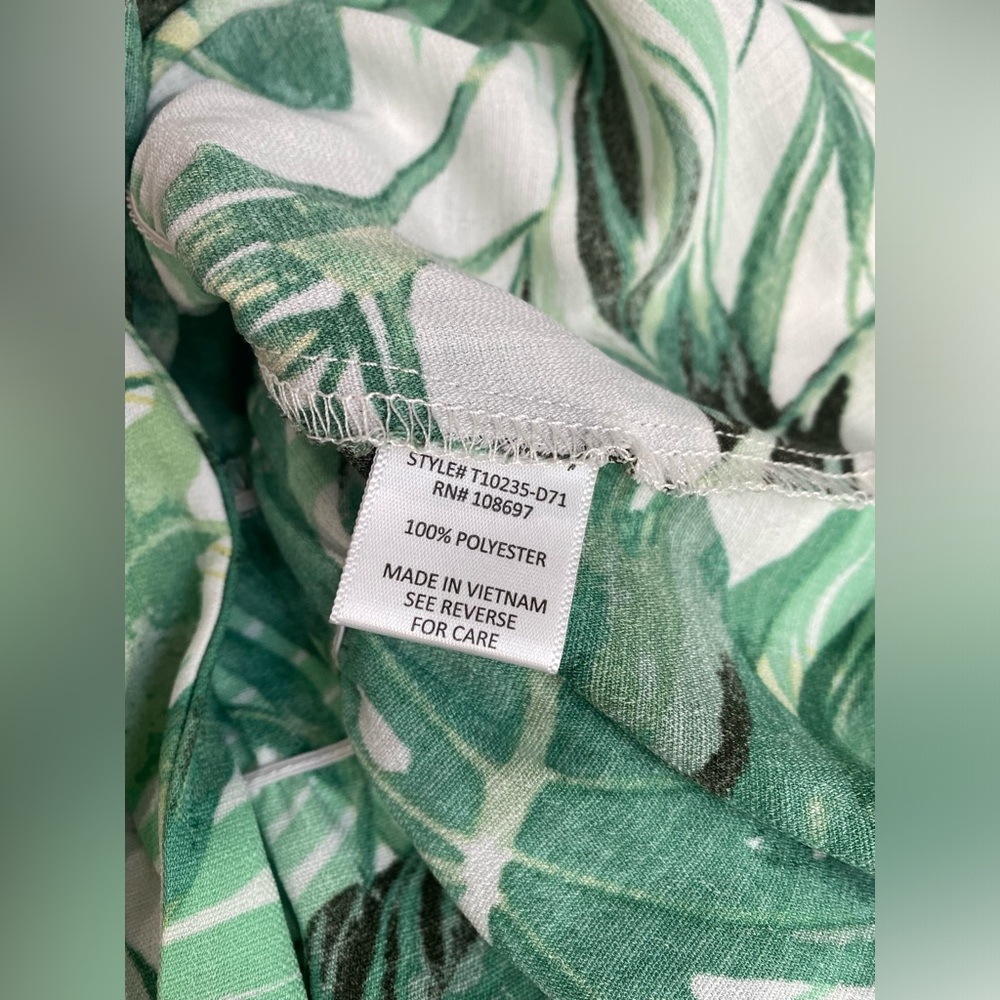 Sweet Rain Green Leaf Print Women's Top - Picture 7 of 7